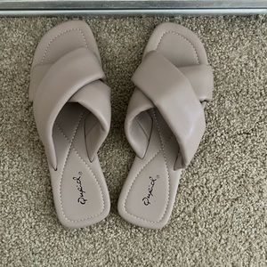 *BRAND NEW* Cross Front Sandals